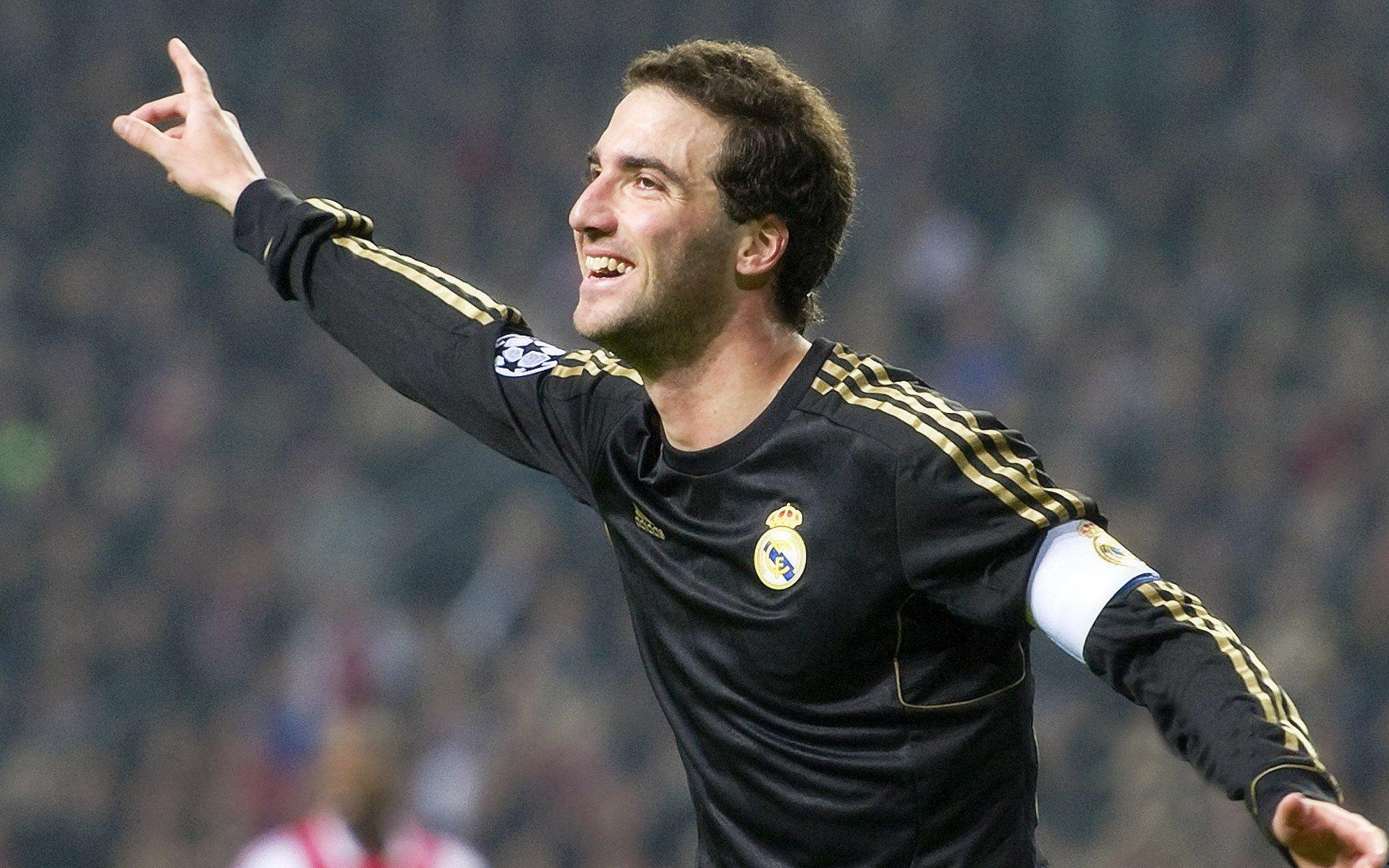 阿森纳否极泰来，塔帅变废为宝，更衣室重现快乐大家庭气氛